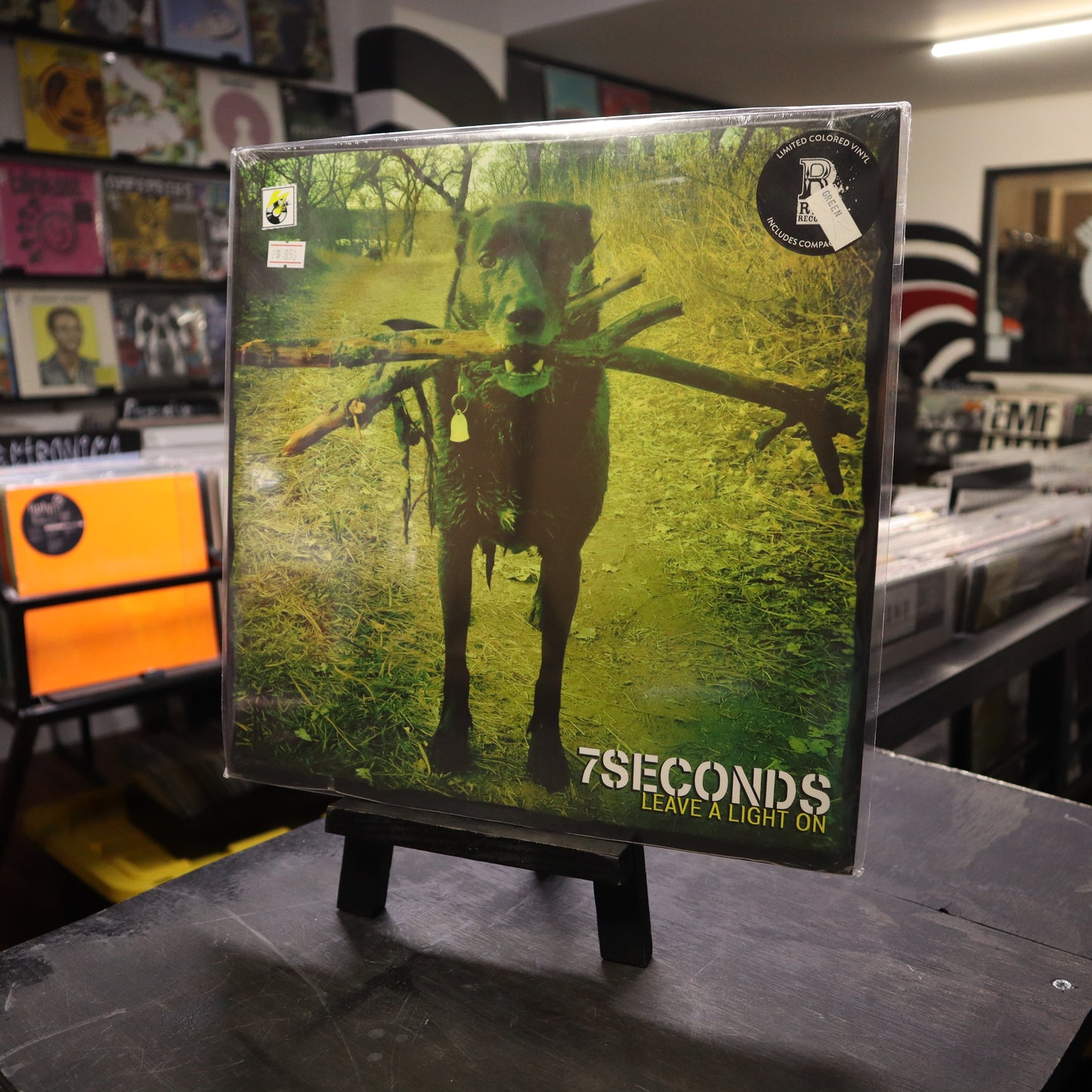 7 SECONDS - LEAVE A LIGTH ON