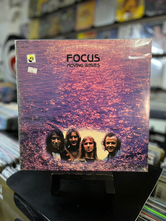 FOCUS - MOVING WAVES